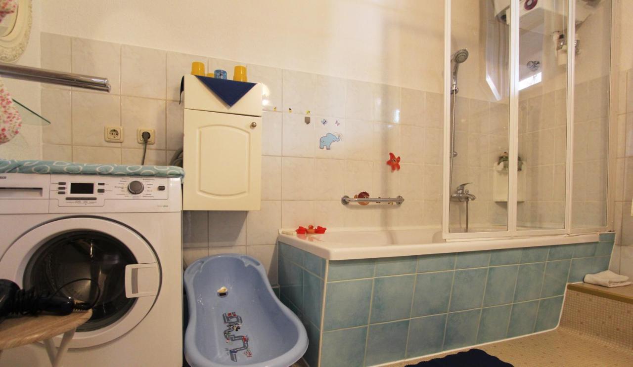 Ferienwohnung Familienwohnung Kropelin Exterior photo