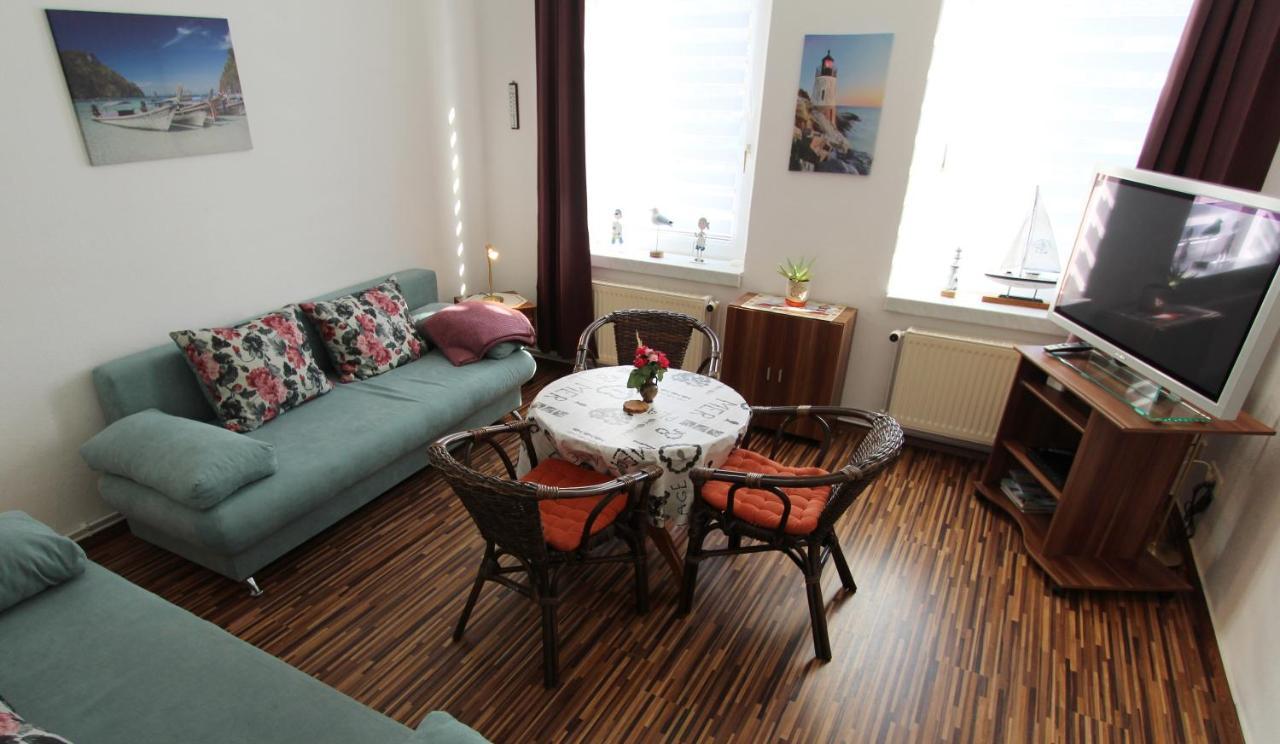 Ferienwohnung Familienwohnung Kropelin Exterior photo