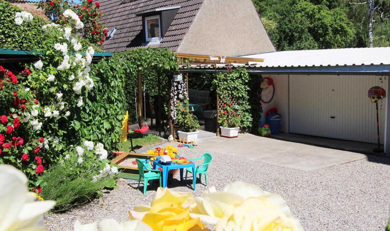Ferienwohnung Familienwohnung Kropelin Exterior photo